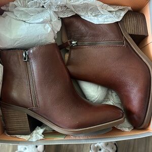 Crown Vintage Brown Leather Ankle Booties with Side Zipper